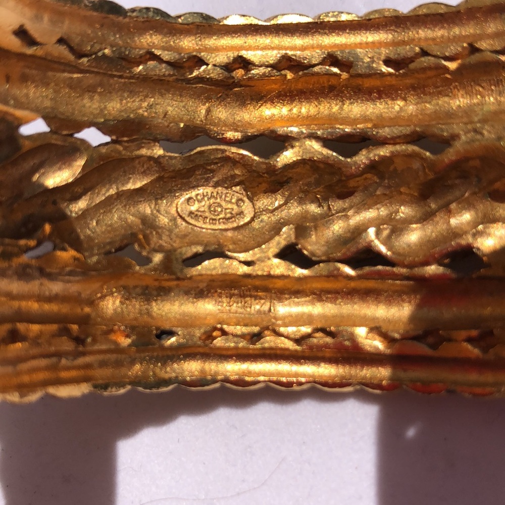 Chanel Authentic gold color twisted bracelet - Picture 4 of 13